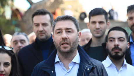 Στην ολομέλεια η πρόταση μομφής του ΠΑΣΟΚ