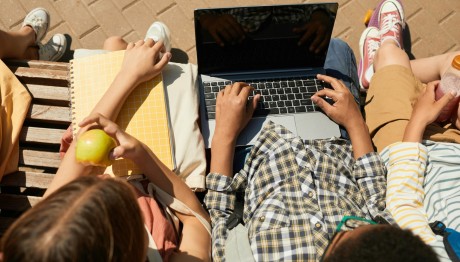 Έρευνα ΠΟΥ Για Σεξουαλική Παρενόχληση Παιδιών Στο Διαδίκτυο