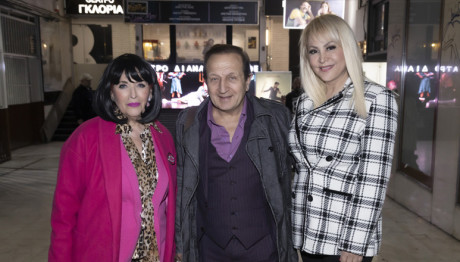 Λαμπερή πρεμιέρα για την παράσταση «Φωτιά και νερό»