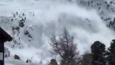 Ελβετία: Χιονοστιβάδα Παρέσυρε Σκιέρς - Τρεις Νεκροί