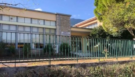 Άμφισσα: Πυρκαγιά Σε Σχολείο - Δέκα Άτομα Στο Νοσοκομείο