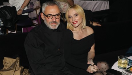 Ελεωνόρα Ζουγανέλη: Φανερά αδυνατισμένη και χαμογελαστή πλάι στον Συρίγο