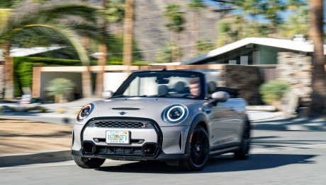 Το MINI Cooper S Cabrio στο Palm Springs