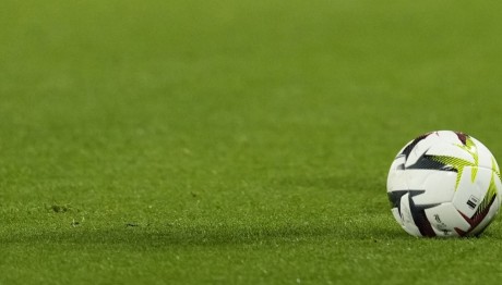 Ποδοσφαιριστής απατούσε επί μήνες τη σύζυγό του