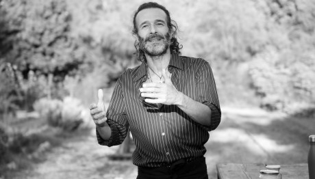 Ευθυμιάδης: «Έγινα ηθοποιός χάρη στον δάσκαλο που με έδερνε στο Δημοτικό»