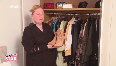 Η Παίκτρια Του Shopping Star Και Το Άλογο