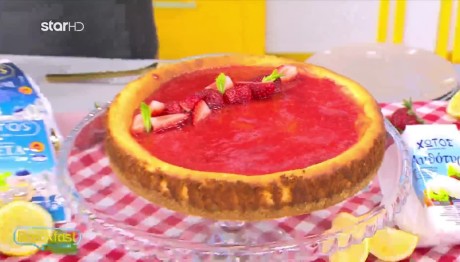 Cheesecake με ανθότυρο και μαρμελάδα φράουλας