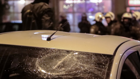 Εξάρχεια: Μπαράζ Επιθέσεων Σε Αστυνομικές Δυνάμεις