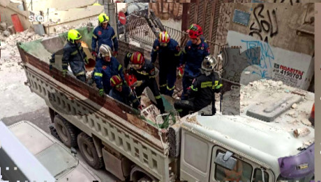 Πειραιάς: Βίντεο Ντοκουμέντο Από Απεγκλωβισμό Αστυνομικού