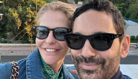 Τζένη Μπαλατσινού: H Casual Eμφάνιση Mε Denim Jacket