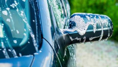 Το πρόστιμο που πληρώνετε αν πλύνετε το αυτοκίνητο στον δρόμο