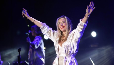 Νατάσσα Μποφίλιου: Ποζάρει αγκαλιά με την αδελφή της - Μοιάζουν πολύ!