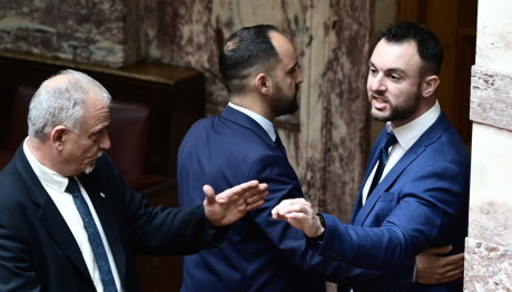 Βουλή: Στο Αυτόφωρο Ο Κωνανστινός Φλώρος