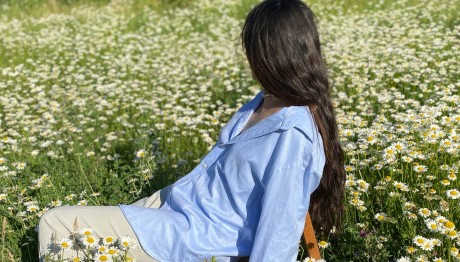 Το στιλιστικό τρικ που θα σε «σώσει» τις άστατες ημέρες της άνοιξης