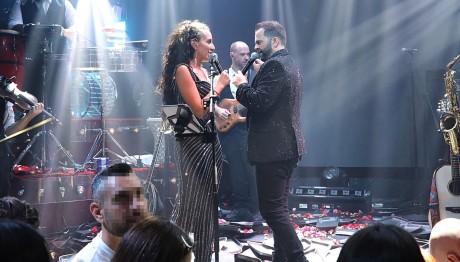 Μαρούσι:Η Μαλού Στη Σκηνή Του Μαγαζιού Την Ώρα Της Συμπλοκής