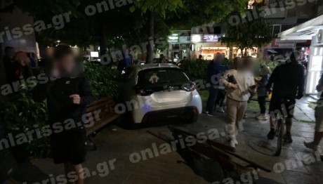 Λάρισα: ΙΧ Έπεσε Πάνω Σε Παγκάκι