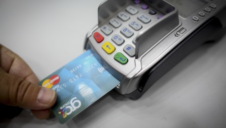 POS: Μείωση 50% των προμηθειών για συναλλαγές έως 10 ευρώ