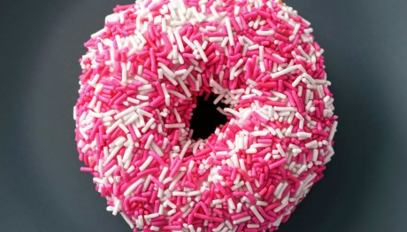 Νέα Έρευνα: Τι Προκαλεί Τη Λαχτάρα Μας Για Ζάχαρη