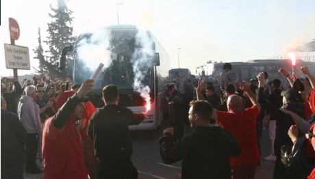 Ολυμπιακός: Αποθέωσαν Τους Παίκτες Στο «Ελ. Βενιζέλος»