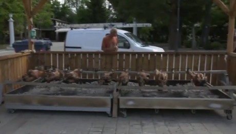 Άναψαν Οι Ψησταριές - Πώς Γιορτάζουν Το Πάσχα