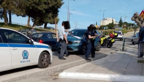 Απίστευτη τραγωδία στη Ραφήνα: Πεζός σκοτώθηκε από σταθμευμένο ΙΧ