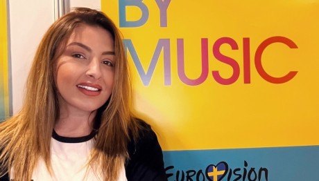 Έλενα Παπαρίζου