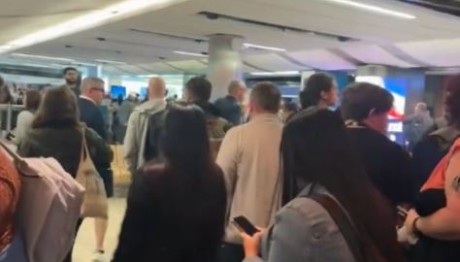 Εκκένωση Αεροδρομίου  Γκάτγουικ - Συναγερμός Για Φωτιά