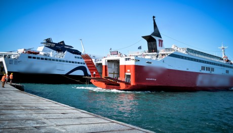 Μηχανική Βλάβη Σε Ταχύπλοο - Ταλαιπωρία Για 240 Επιβάτες
