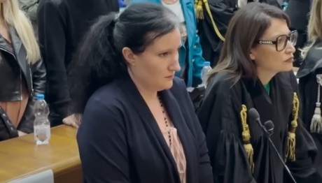 Νεκρό Κοριτσάκι Που Η Μητέρα Του Άφησε Μόνο Για 7 Ημέρες