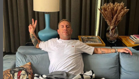 Γιώργος Μαζωνάκης: Κλέφτες Μπήκαν Στο Σπίτι Του