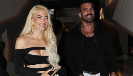 Ιωάννα Τούνη: H Super Sexy Eμφάνισή Της Στα Μπουζούκια