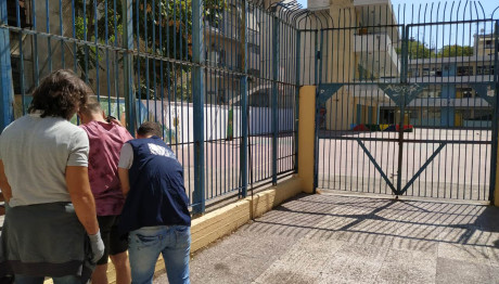Κηφισιά: Πόρτα Kαταπλάκωσε Μαθητές Σε Δημοτικό Σχολείο