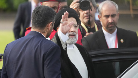 Λαοθάλασσα για την κηδεία του Ραϊσί