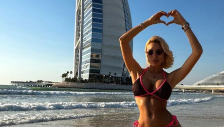 Παναγιώταρου: Ποζάρει με μικροσκοπικό μπικίνι στο Ντουμπάι