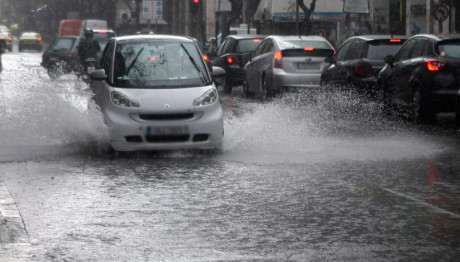 Καιρός: Η «Ψυχρή Λίμνη» Φέρνει Βροχές Και Καταιγίδες