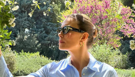 Καγιά: Καλοκαιρινό Look Mε Μaxi Shirt Dress Και Gucci mules