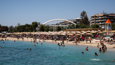 «Βούλιαξαν» Οι παραλίες Στην Αττική – Ο Καιρός