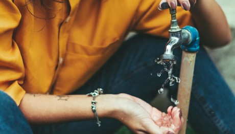 Γαστρεντερίτιδα: Κόπρανα Και Σαλμονέλα Στο Μολυσμένο Νερό