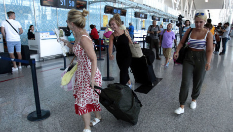 τουρίστες αεροδρόμιο