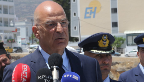 Ο Δένδιας στη φρεγάτα ΣΠΕΤΣΑΙ για την άσκηση «Καταιγίς»