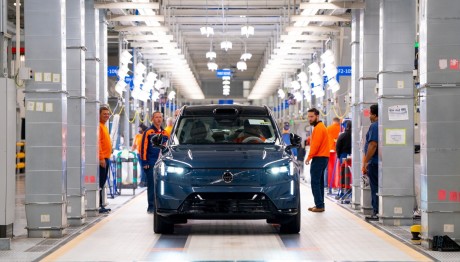 Η Volvo ξεκινά την παραγωγή του αμιγώς ηλεκτρικού SUV EX90