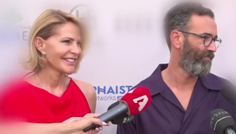 Τζένη Μπαλατσινού: «Δε βάφομαι και ντύνομαι απλά  νομίζω»