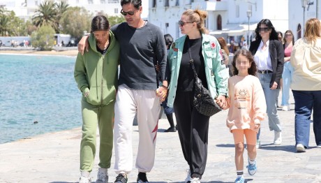 Καμπούρη - Ταρασιάδης: Με Τις Κόρες Τους Στη Μύκονο