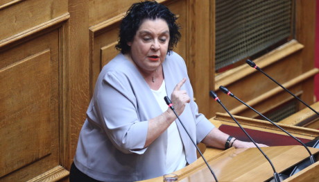 Ατύχημα με τη Λιάνα Κανέλλη on air - Έπεσε κατά τη διάρκεια εκπομπής