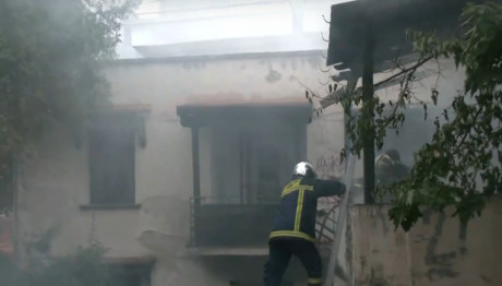 Φωτιά Σε Εγκαταλελειμμένο Κτίριο Στο Κέντρο Της Θεσσαλονίκης