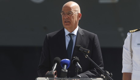 O Δένδιας στην τελετή ονοματοδοσίας του πλοίου «Περσέας»