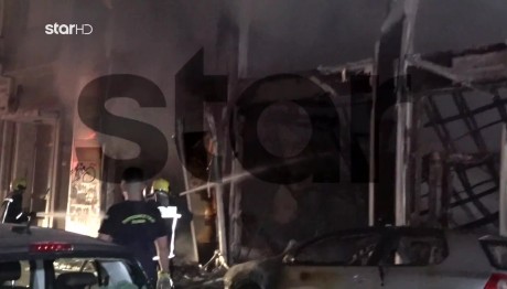 Φωτιά σε πολυκατοικία στα Κάτω Πατήσια - Βίντεο ντοκουμέντο