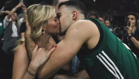 Σλούκας: Η τρυφερή φωτογραφία με τον νεογέννητο γιο του