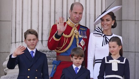 Kate Middleton: Φωτογραφίζει τον Ουίλιαμ με τα τρία παιδιά - «Σ' αγαπάμε»