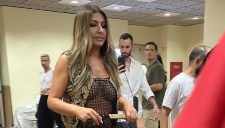 Έλενα Παπαρίζου